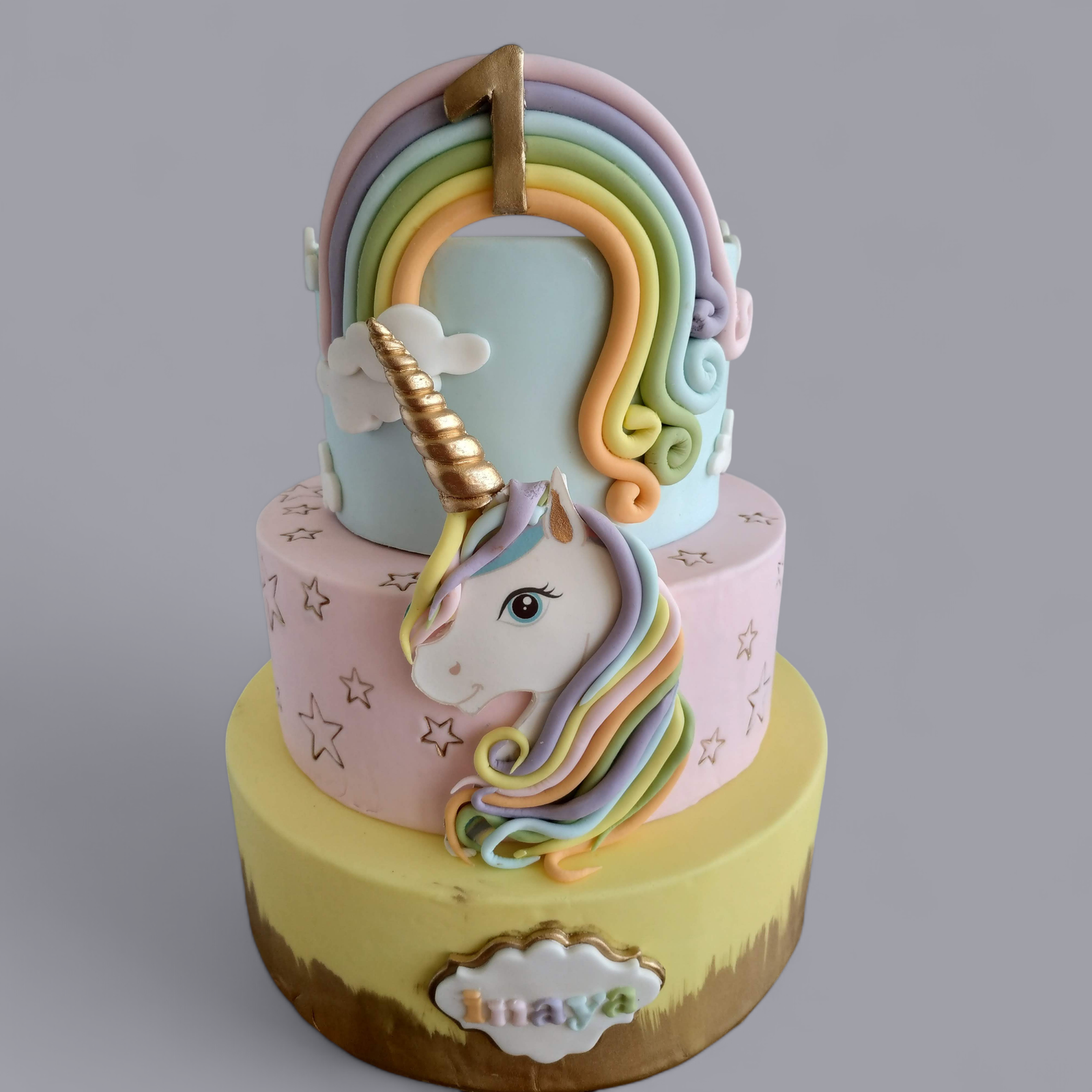 Gâteau licorne et arc-en-ciel pour enfants, réalisé par Queen Cake à Nice